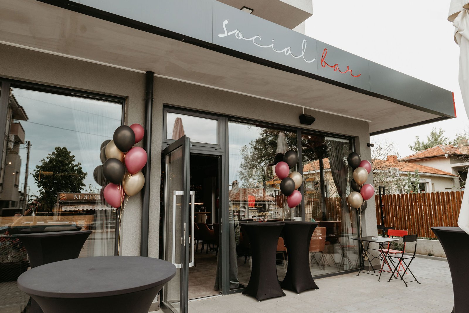 front entrance baloons decoration